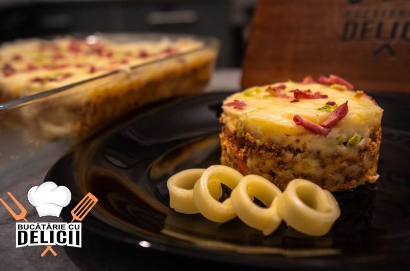 Musaca De Cartofi Cu Carne Tocata La Cuptor. Musaca Cu Piure De Cartofi.