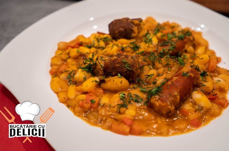Fasole cu carnati si cabanosi afumati. Secrete pentru o fasole delicioasa.