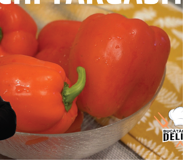 Ardei prăjiți cu telemea și ou în tigaie