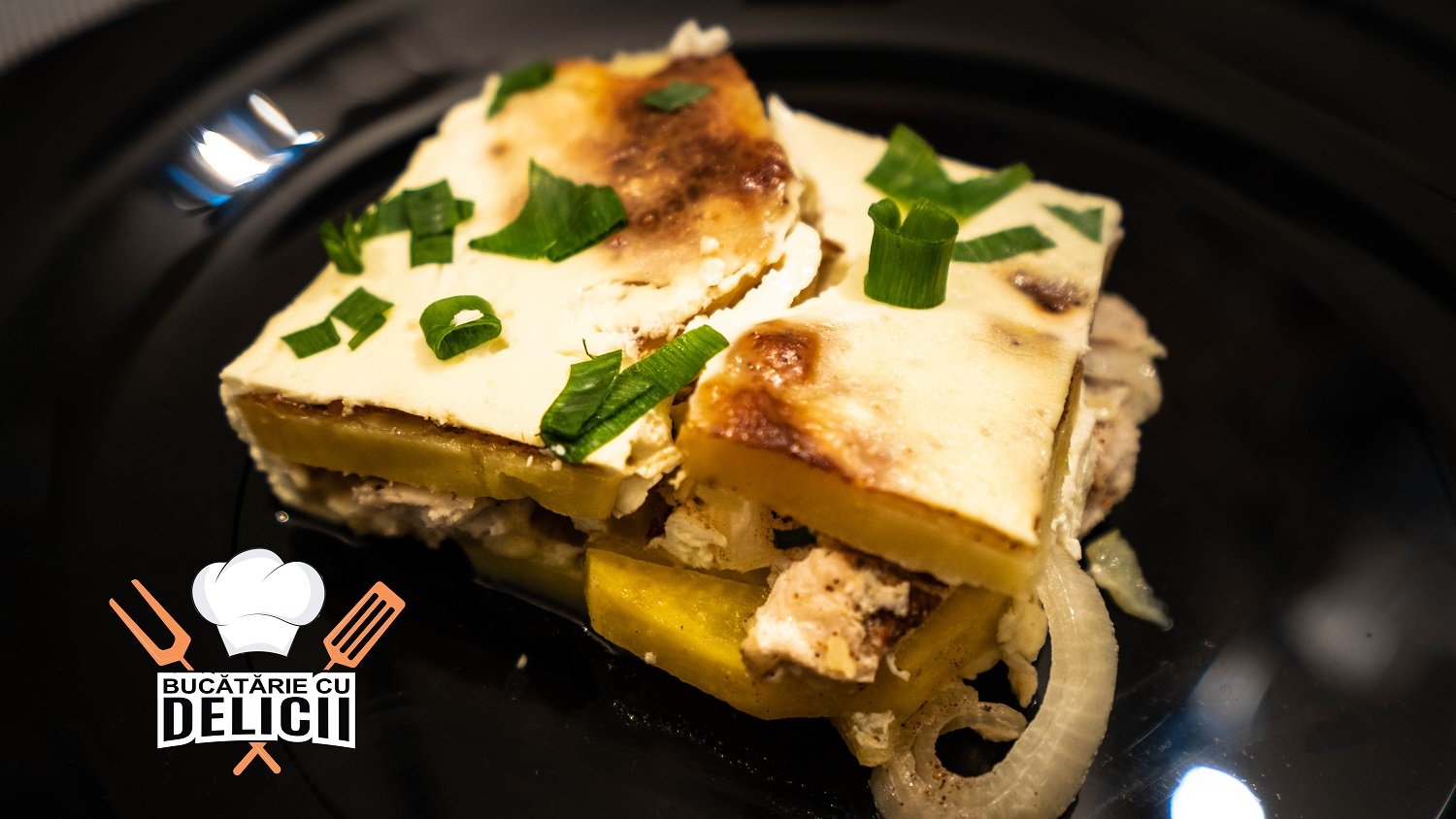 Cartofi gratinați cu pui și cașcaval la cuptor