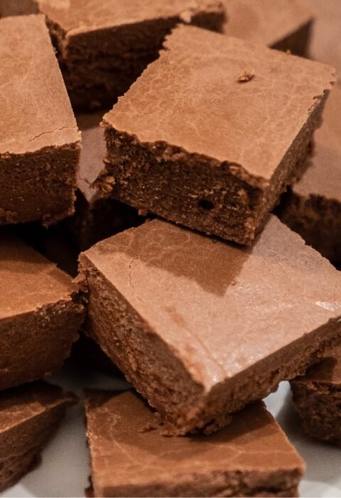 Ciocolată de casă cu cacao tăiată cuburi