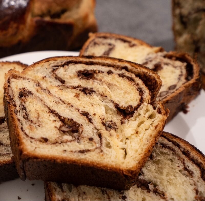 Cozonac pufos cu nucă și cacao