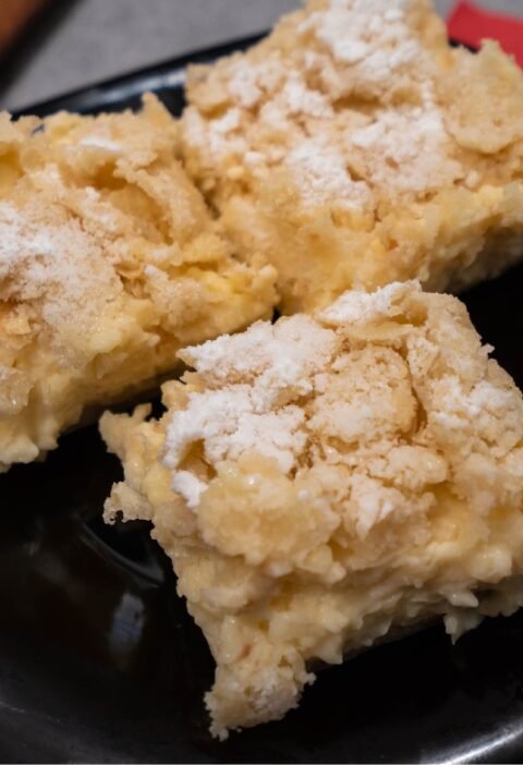 Cremșnit de casă cu cremă de vanilie