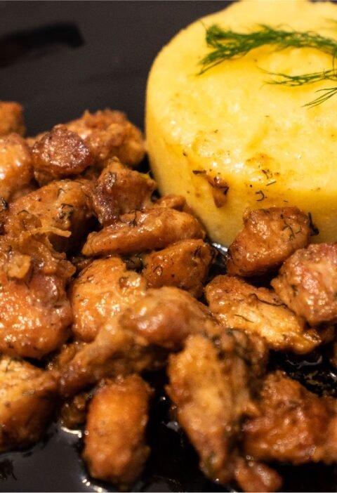 Pui cu smântână și mămăliguță tradițională