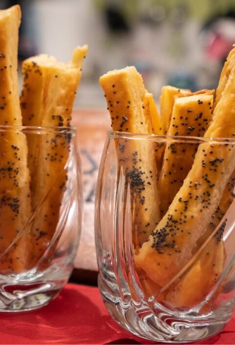 Sărățele fragede cu brânză și mac