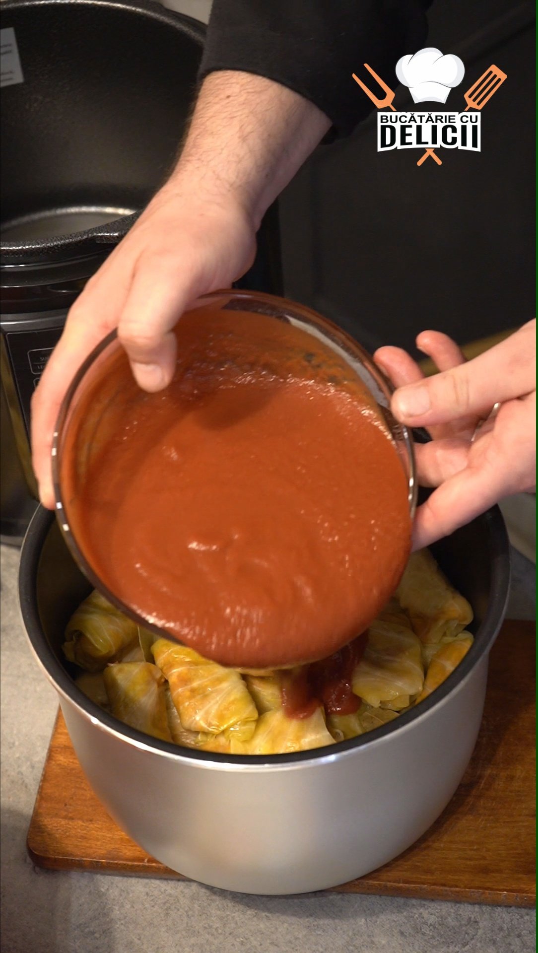 suc de rosii si apa turnate peste sarmale